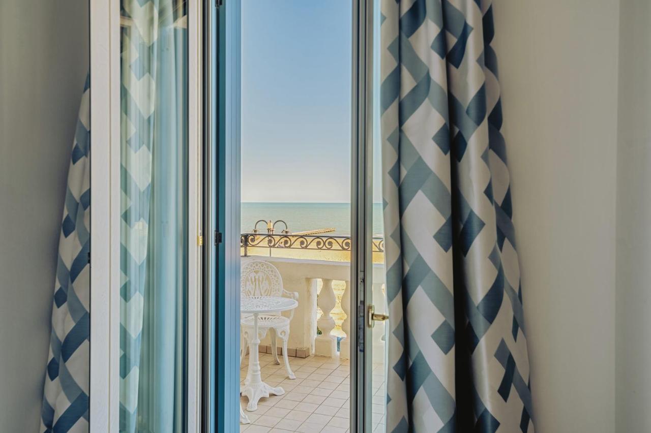 Casa Bianca Al Mare Hotel Lido di Jesolo Bagian luar foto