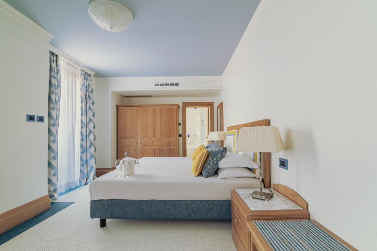 Casa Bianca Al Mare Hotel Lido di Jesolo Bagian luar foto