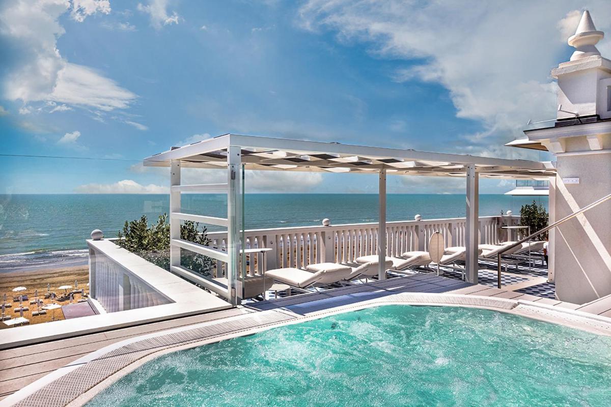 Casa Bianca Al Mare Hotel Lido di Jesolo Bagian luar foto